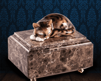 Urna per animali in pregiato Marmo Imperador Dark e gatto in fine ceramica dipinto a mano