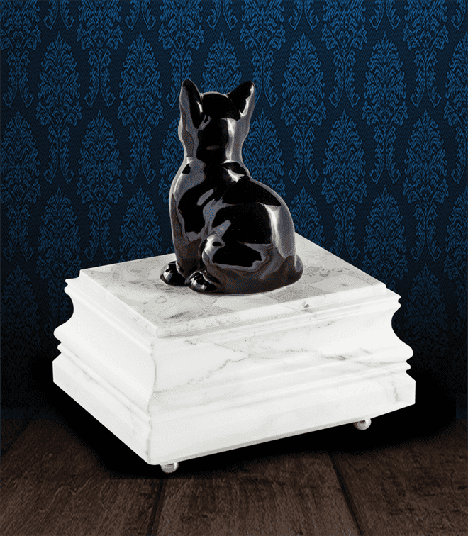 Urna per animali in pregiato Marmo di Carrara e gatto in fine ceramica dipinto a mano