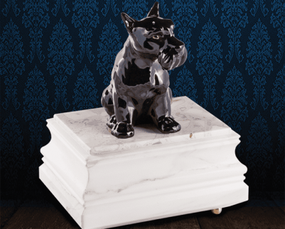 Urna per animali in pregiato Marmo di Carrara e Scottish Terrier in fine ceramica dipinto a mano