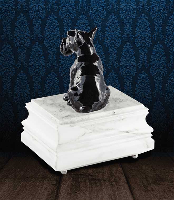 Urna per animali in pregiato Marmo di Carrara e Scottish Terrier in fine ceramica dipinto a mano