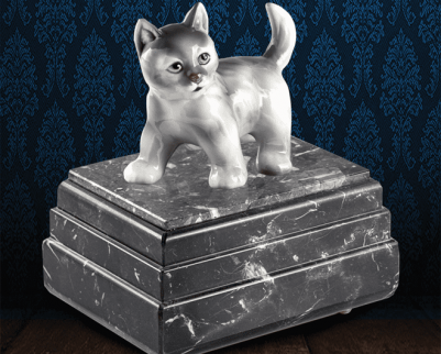 Urna per animali in pregiato Marmo Grigio Carnico e gatto in fine ceramica dipinto a mano